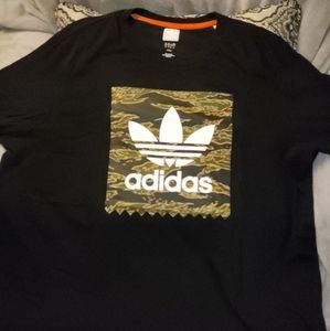 Adidad Tshirt